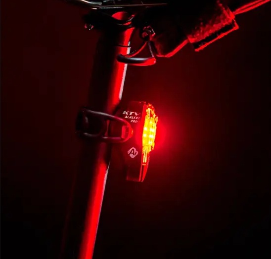 Lampka tylna LEZYNE KTV PRO+ Ai Alert Rear