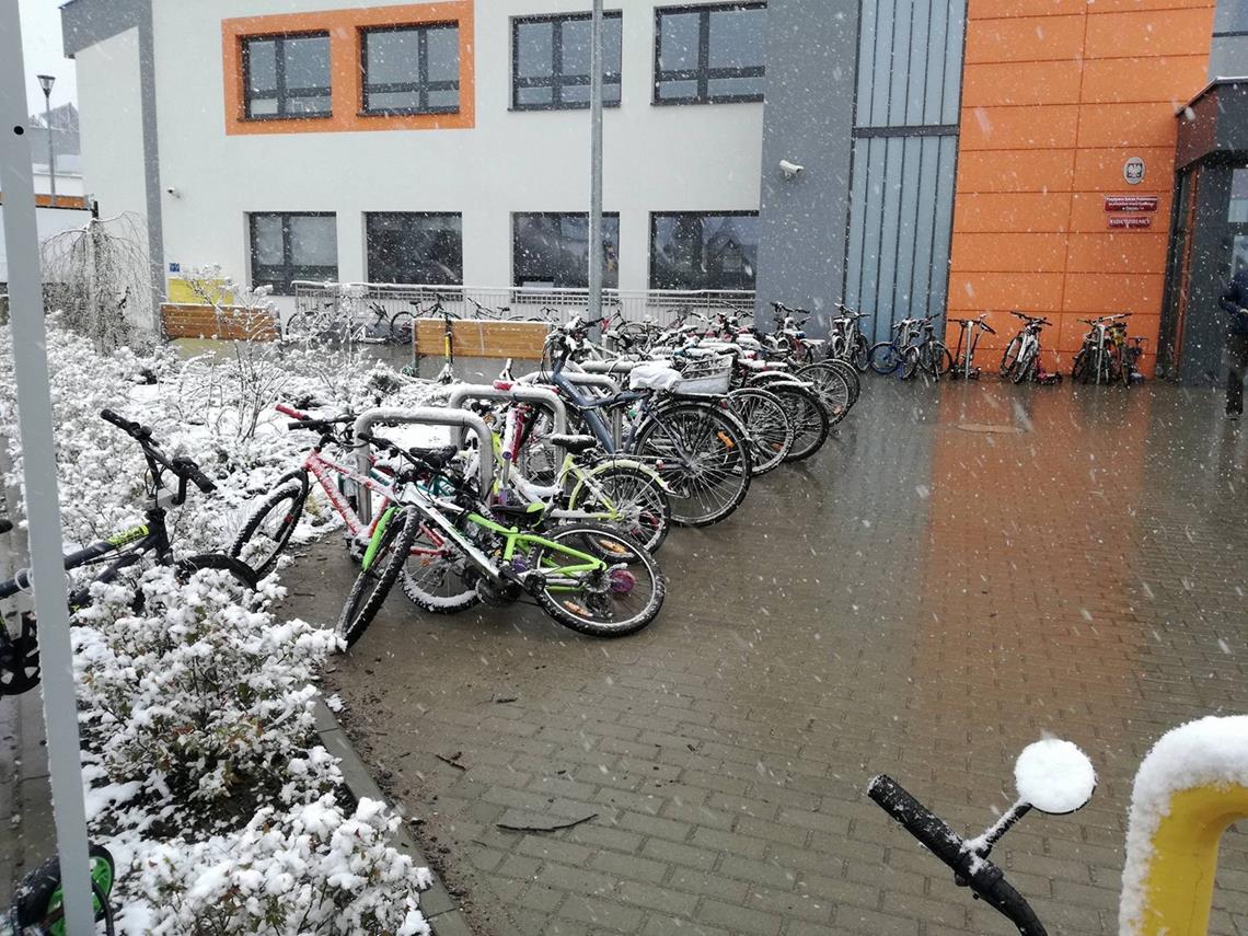 parking rowerowy przed urzędem