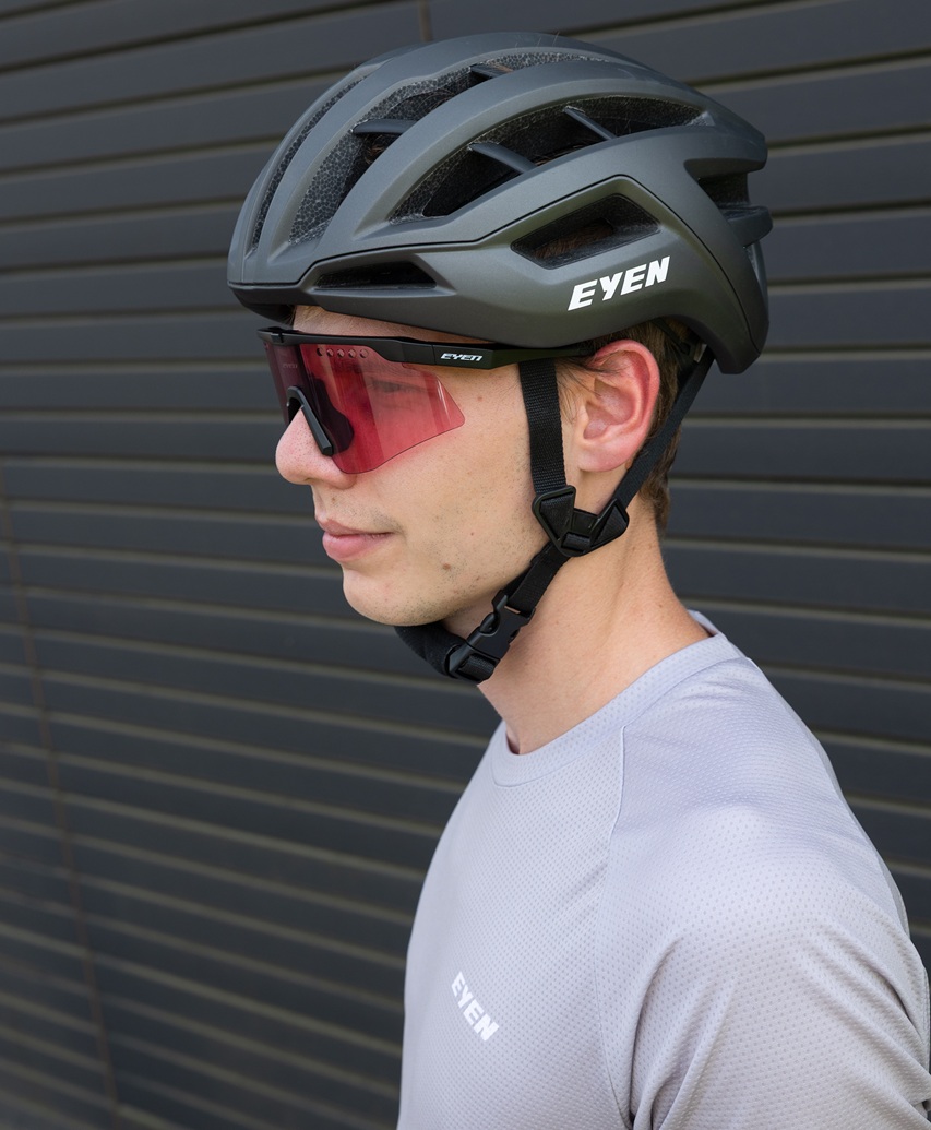 Kask Eyen Air.